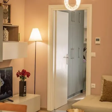 Апартаменты Eva's Glamorous #mitropoleos61 *