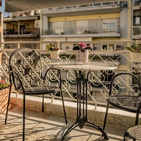 Eva's Glamorous #mitropoleos61 Апартаменты *